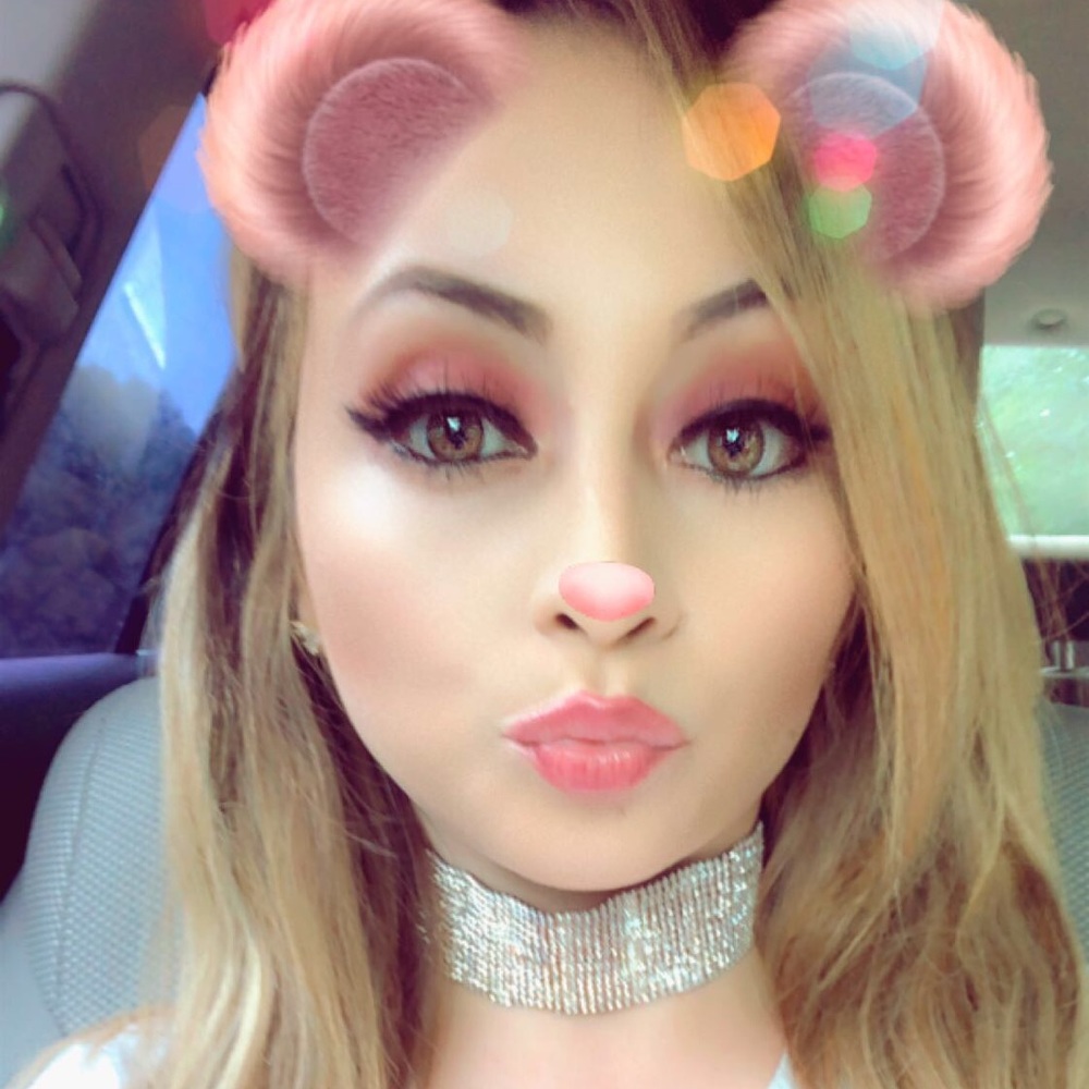 Meet your Posher, Claudia